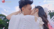 黄子韬节目上公开求婚徐艺洋,黄子韬深情求婚徐艺洋，爱情宣言感动全场